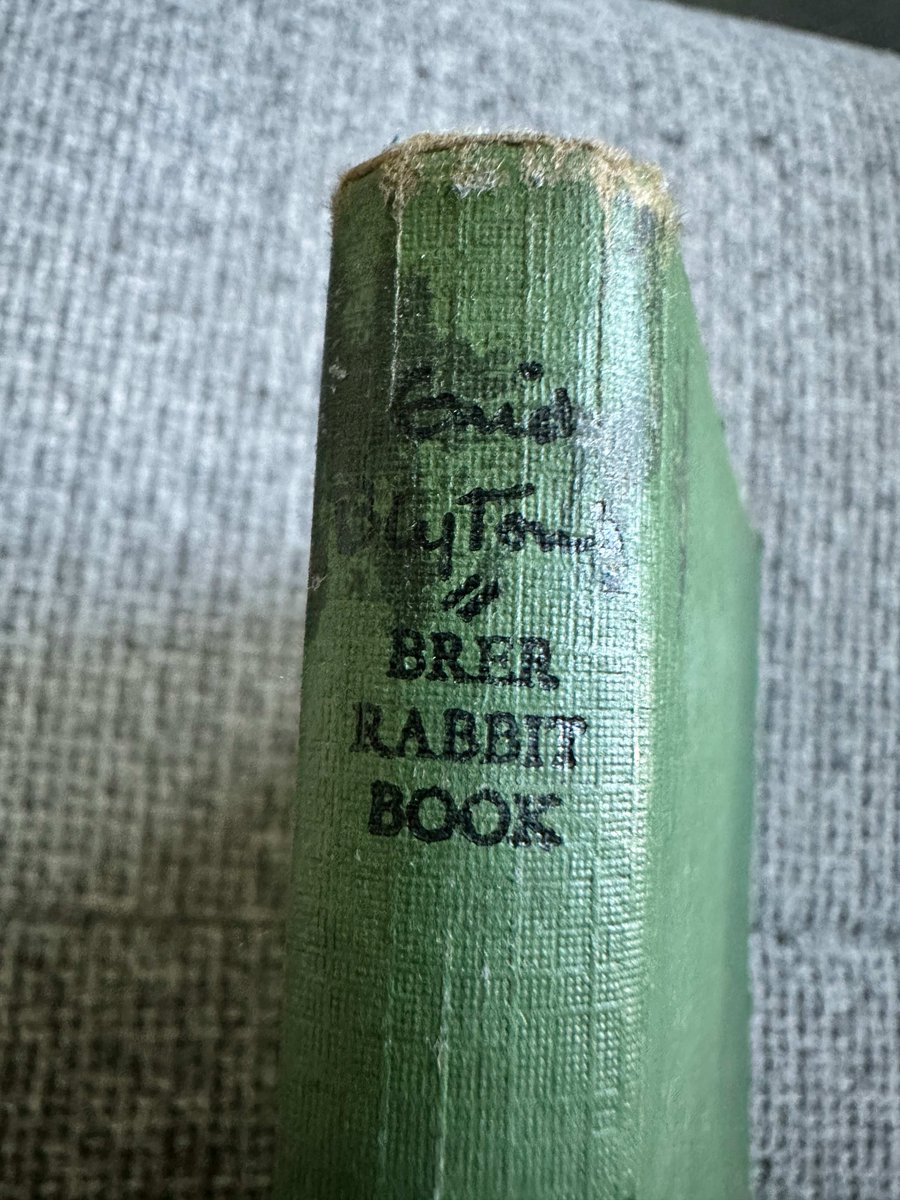 HoneyburnBooks's tweet image. 💖 1948*1st* Brer Rabbit Book - Enid Blyton (Grace Lodge Illust) Latimer House Ltd 💖 by Honeyburn Books (UK)

Starting from 🤑 £5.00 🤑

Shop now 🛍️ at tinyurl.com/2xjj62ts

#1948 #BrerRabbit #BrerRabbitBook #EnidBlyton #EnidBlyton #GraceLodge #LoveEnidBlyton