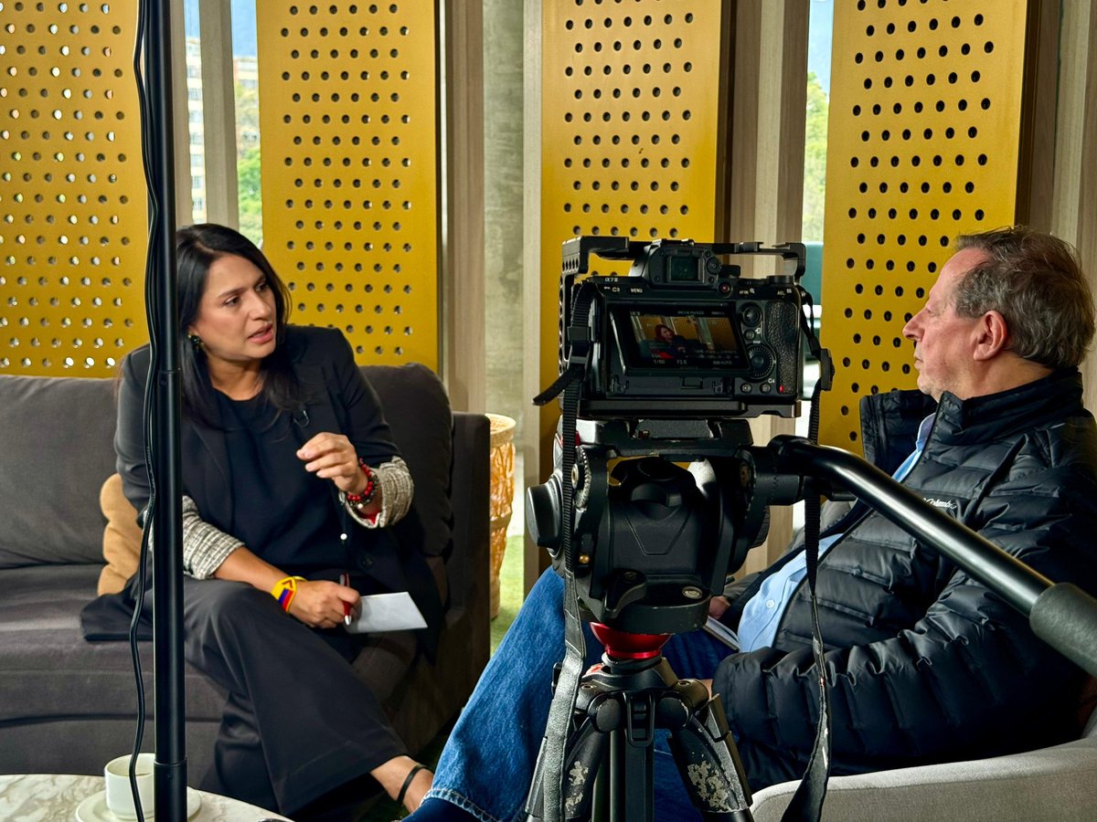 PaolaHolguin's tweet image. Está imperdible la entrevista con @RicardoGalanO para #LibretaDeApuntes y #AlianzaMedios 
Domingo 5 pm 
@loretvcomunita