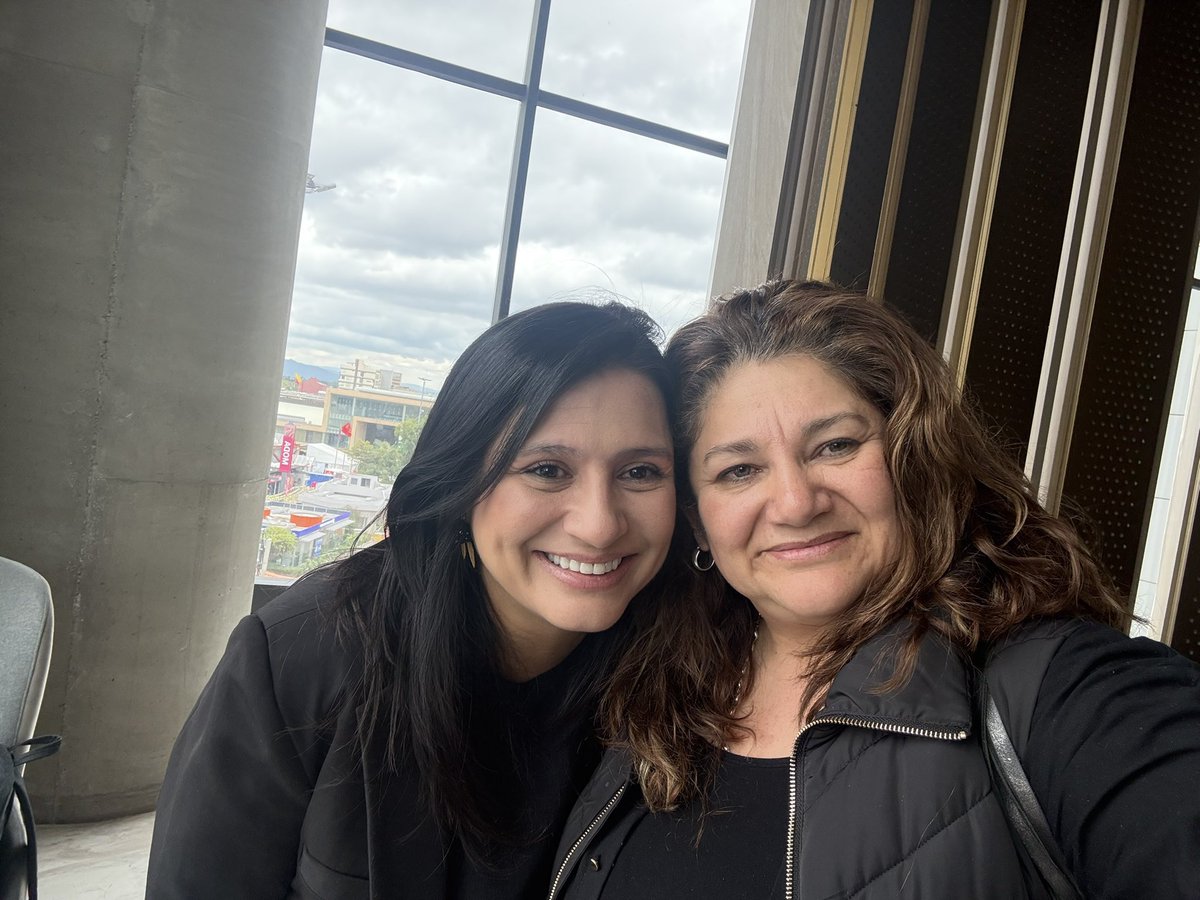 PaolaHolguin's tweet image. Está imperdible la entrevista con @RicardoGalanO para #LibretaDeApuntes y #AlianzaMedios 
Domingo 5 pm 
@loretvcomunita