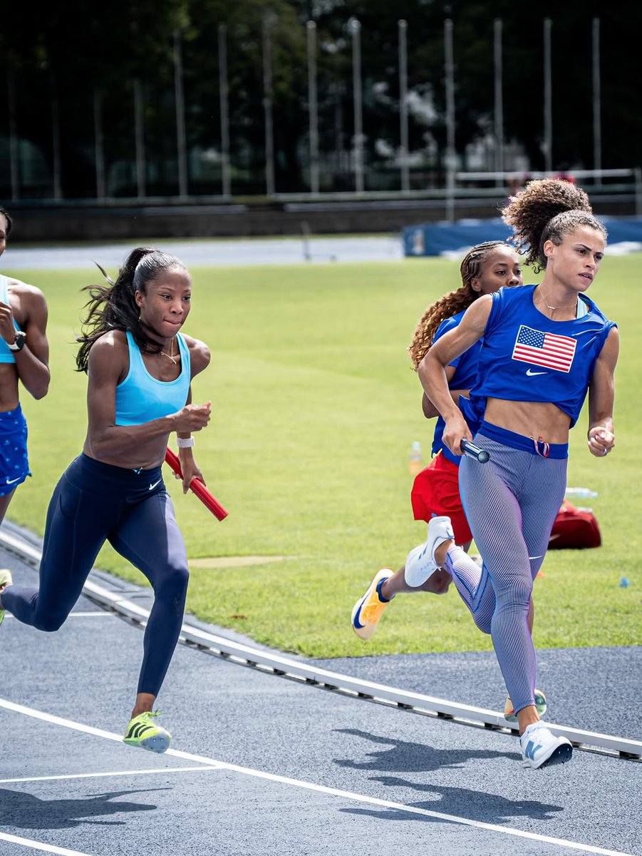 🇺🇸Sydney McLaughlin-Levrone and Britton Wilson at 4x400m practice in Tokyo #WorldAthleticsChamps 

(📷: <a href="/usatf/">USATF</a>)