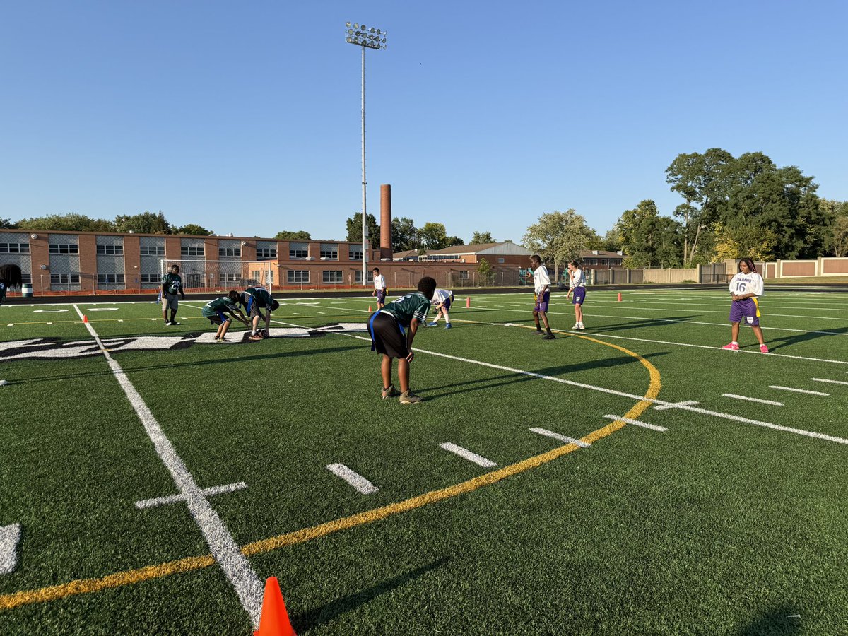 emfritzed's tweet photo. We had a great game against Arsenal Tech! Our students did a great job and we got a little dance party in during half time too!

This is why unified sports are the best 💜

@DrLindaDowell @MeghanHighfield https://t.co/wjqw8NQaMC