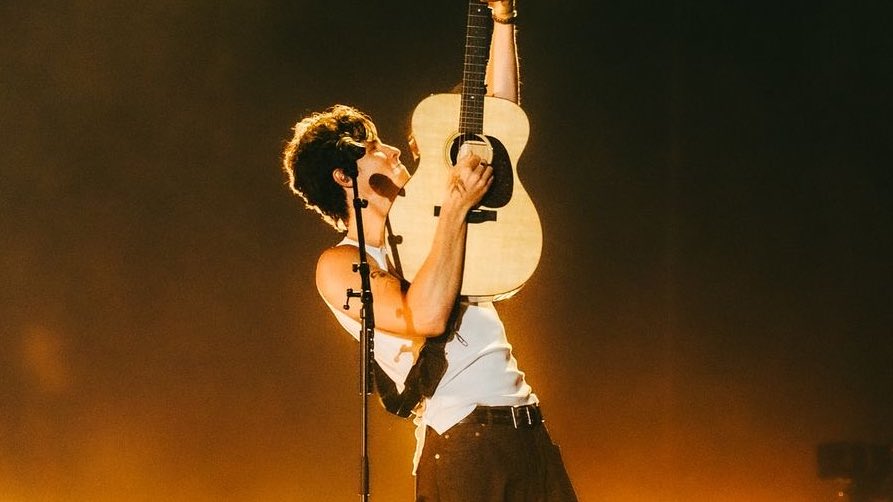 wonzdvr's tweet photo. it’s shawn mendes thing https://t.co/ovpPJ9y0X7