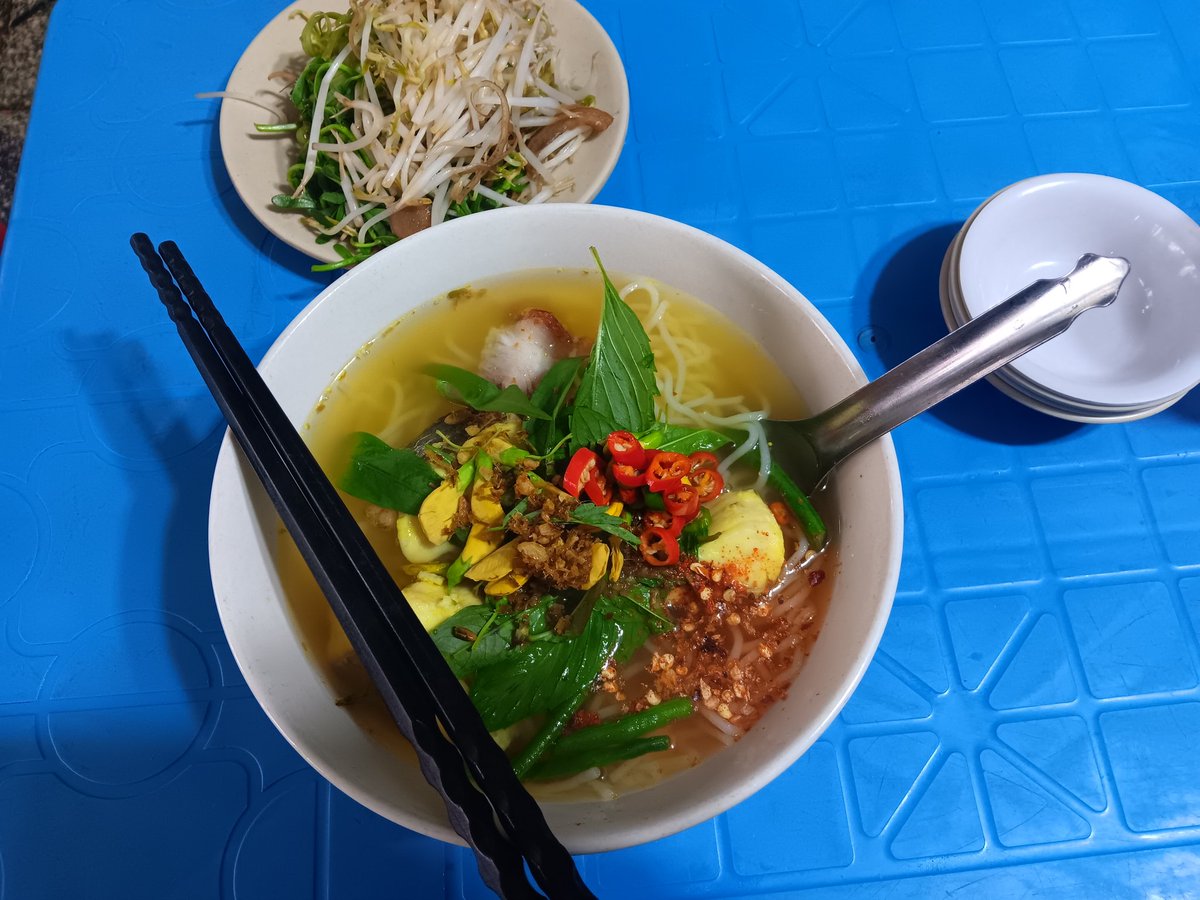 Buổi sáng tốt lành ạ!
🌻🌻🌻🍀🍀🍀
Mời mọi người ăn sáng!
Sáng có đứa em lên Sài Gòn đòi ăn bún cá 
Nên dẫn em nó đi tìm thì phát hiện ra
Sài Gòn cũng có bún cá Châu Đốc.