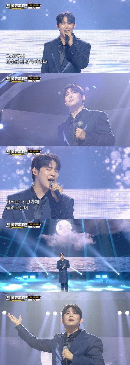 imbcenews's tweet photo. '트챔' 진욱, 감성 장인 클래스 보여준 '떠나렵니까' 무대 
#진욱 #Jinuk #떠나렵니까 #트챔 #트롯챔피언 #MBCON #iMBC연예 

진욱은 딥 네이비 수트에 블랙 셔츠와 타이를 매치한 스타일링으로 등장과 동시에 시선을 사로잡았다. 절제된 컬러 조합은 그의 진중한 무대 분위기와 어우러지며 고급스러운 아우라를 완성했다.

이어 진욱은 감정선을 치밀하게 끌어올리며 손끝 하나, 시선 하나까지 섬세하게 표현해 ‘감성 장인’다운 면모를 유감없이 드러냈다. 

특히 후반부로 갈수록 터져 나오는 폭발적인 성량과 호소력 짙은 창법은 현장 관객은 물론 시청자들까지 단숨에 사로잡았다.

🔗https://t.co/CJs84ezQ2P