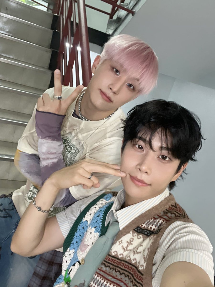 Karina962356452's tweet photo. Argentina siempre los apoyará 🇦🇷🧡💚
#Zoonizini_enArgentina
#RollTheDice_enLatam
#엠제이 #진진 #offcIASTRO @fantagiomusic_
@ASTRO_Staff
@offclASTRO https://t.co/Z7gG6kc7XV
