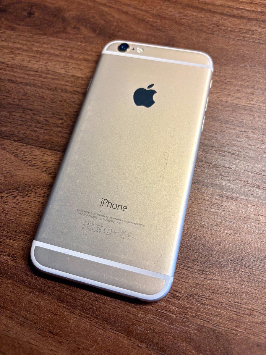 j_s_noah's tweet photo. iPhone Air SE https://t.co/D7oCmo0xnX