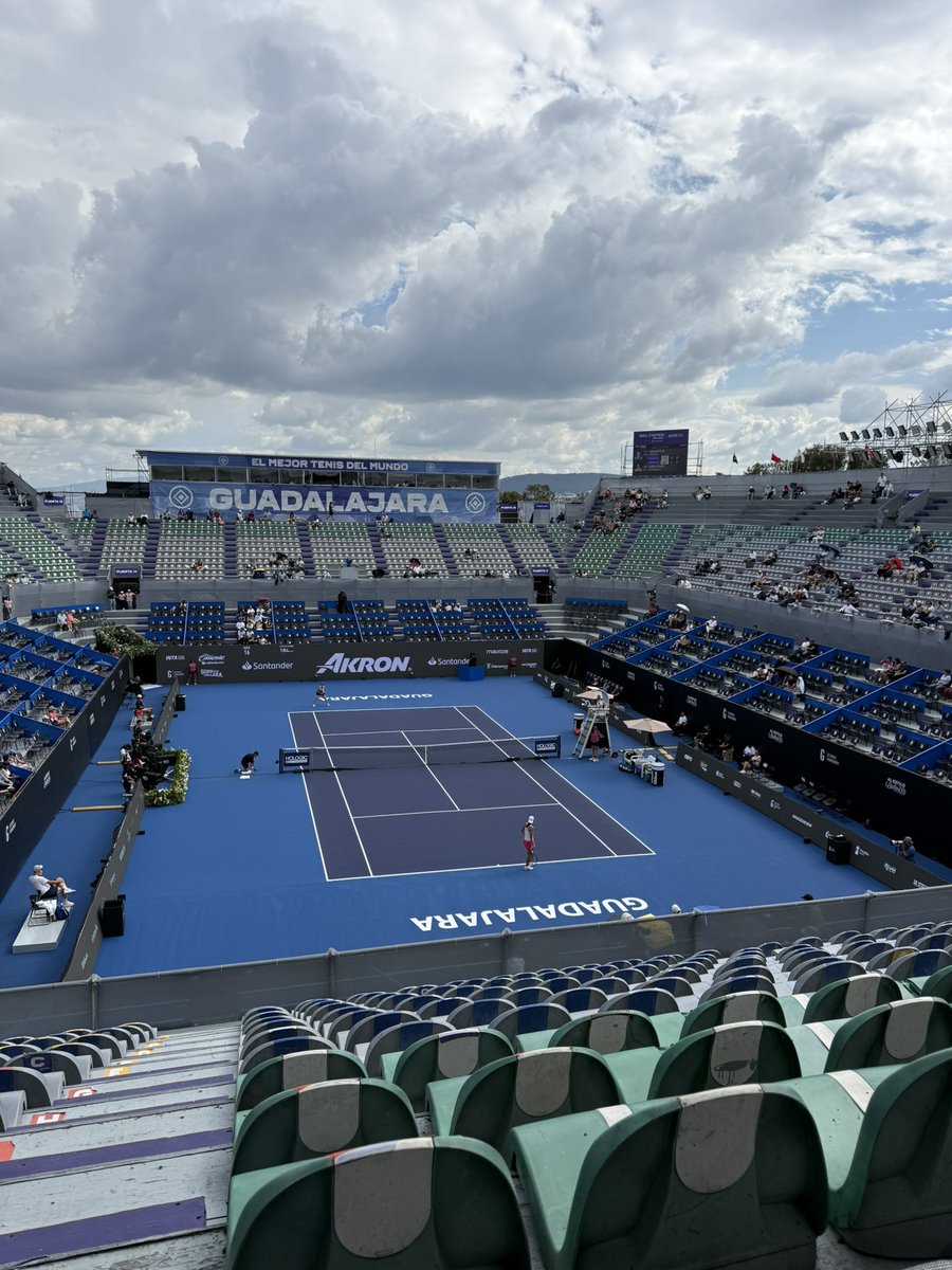 Gracias <a href="/SantanderMx/">Santander México</a> por la invitación, ha sido una hermosa experiencia. Siempre es importante voltear a ver otros deportes para ver cómo profesionalizar más el nuestro. Excelente servicio y atención. Tennis y flag, la vida.