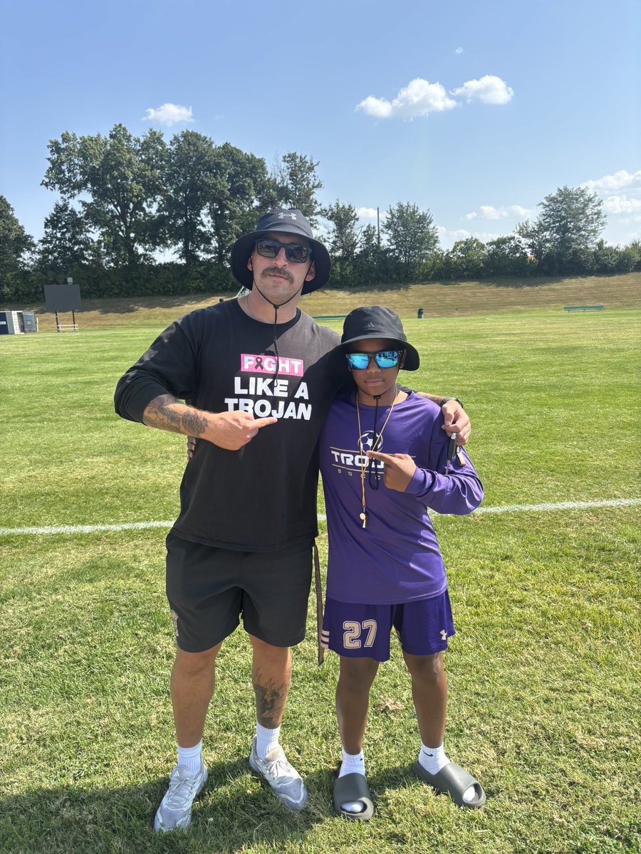 KB rocking the coach fit today after picking up a knock in a game this week. 

He’s a great young man who’s doing awesome things in this world!