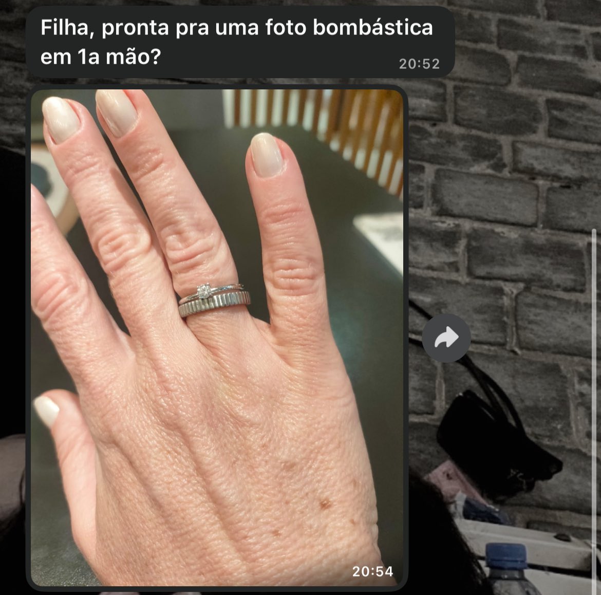 obslly's tweet image. o jeito q minha mae avisou que vai CASAR KKKKKKKKKKKKKKK????