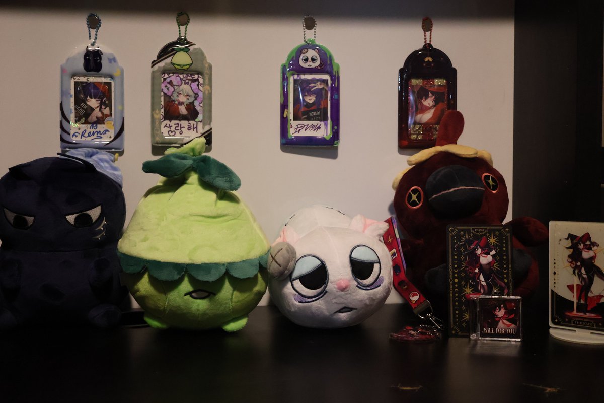 Awesomerock25's tweet photo. I love all the merch that just came in cant wait till their 2.0 Debuts
#NOVAexe #REMkanashibari #Broommate #MyBooquets #Lunalia https://t.co/a58jrGDrbz