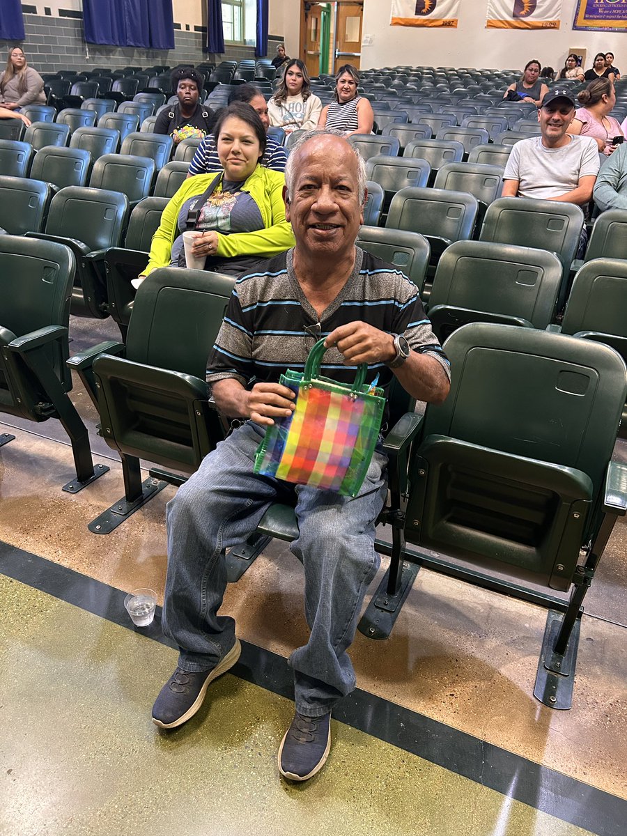 Huge thanks to everyone who joined our first Coffee with the Principal! 🙌 Kudos to our amazing volunteers for their hard work and to the parents who donated gifts—you made it unforgettable! #SchoolCommunity #Gratitude