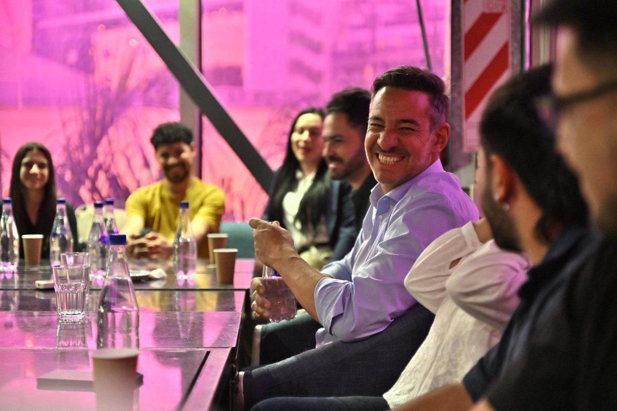 INNOVADORES SOCIALES, JÓVENES QUE EMPUJAN

Tuvimos un gran encuentro con jóvenes profesionales de distintas disciplinas y espacios que son referentes en lo que hacen, con ideas y prácticas sobre innovación social.

Estas instancias de intercambio son una forma de tener un oído