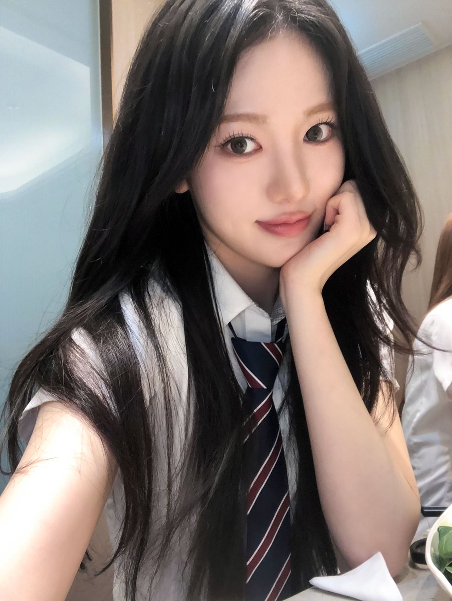 Apakah kamu ingin menikmati hidangan 𝙝𝙤𝙩 𝙥𝙤𝙩 bersamaku sepulang sekolah? Hanya kita berdua, berbagi tawa sederhana, saling mencicipi sajian dari mangkuk masing-masing, dan mungkin membiarkan kehangatan bertahan lebih lama dari biasanya.