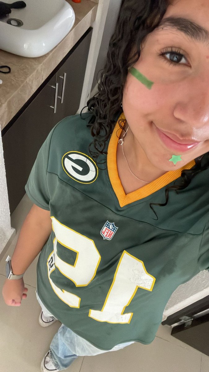 pato_twitt's tweet photo. Lista para el juego de sus packs viéndolo por @FOXImpactoNFL #foximpactonfl #nflxfsmx https://t.co/ZOAVKcf1EB