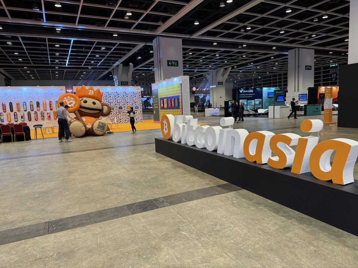 DeFiMatrixOS's tweet image. 🌍 From Scotland ➡️ Hong Kong — two Bitcoin conferences in just a few days.

The energy across both sides of the world is the same: Bitcoin, AI, and DeFi are at the center of the global conversation on digital assets. ⚡

At @BitcoinConfAsia, we met builders, investors, and…