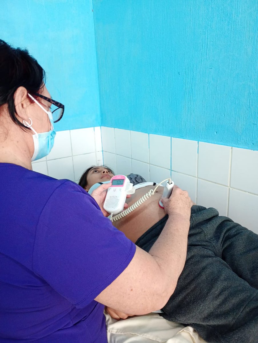 🇨🇺🇦🇷Dra. Marelvis Sarmiento realiza auscultación de foco fetal en una embarazada durante una consulta de seguimiento prenatal en el Puesto de Salud de Júmaytepeque, Nueva Santa Rosa🇦🇷🇨🇺
#BMCGuatemala
#CubaCoopera
#CubaPorLaSalud #FidelEntreNosotros 
#100AñosConFidel #NoAlBloqueo