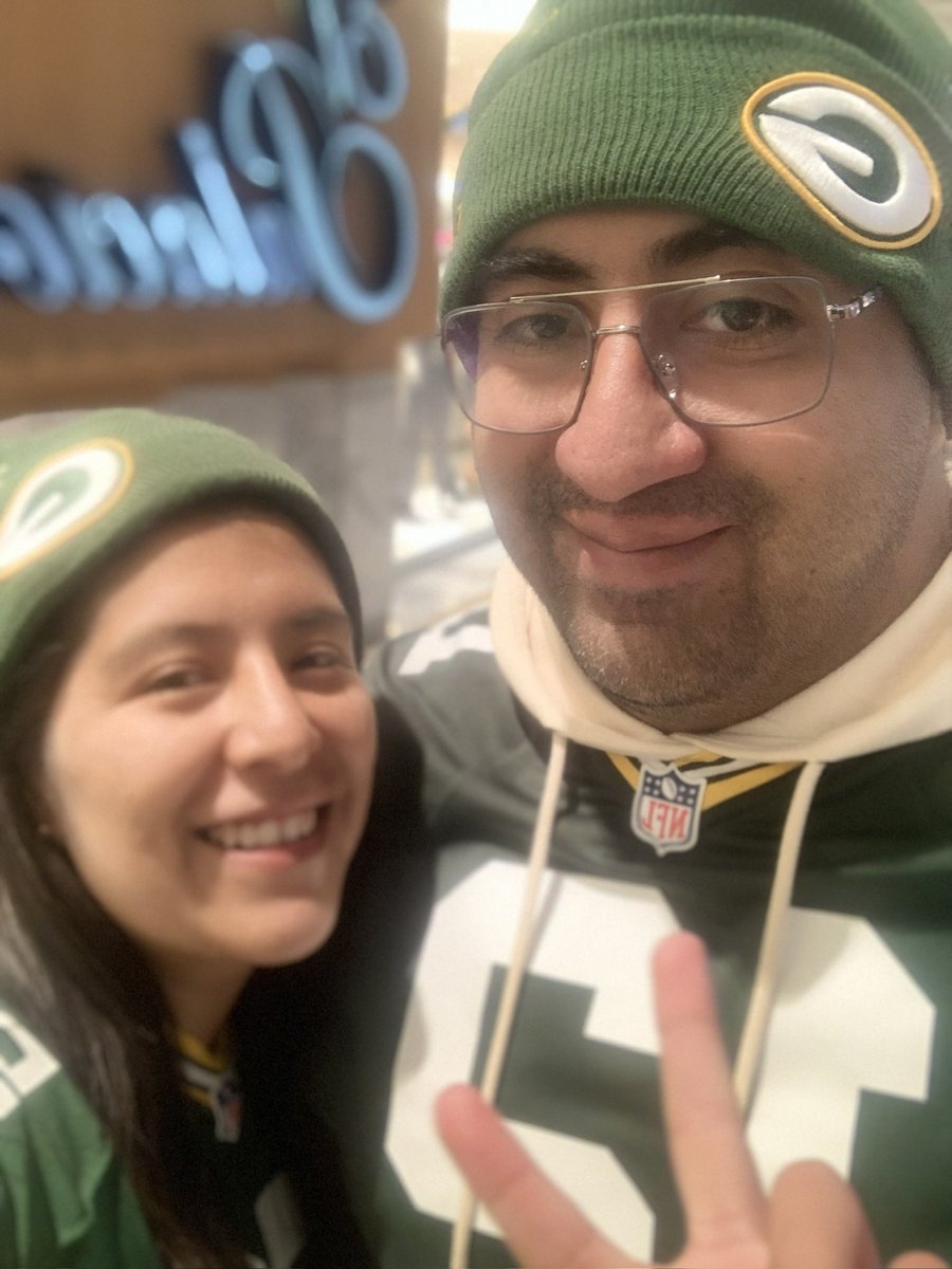 Fabin2517's tweet photo. #FOXSportNFL disfrutando el #ThursdayNights come ok Green Bay https://t.co/wbx7UTlxxc
