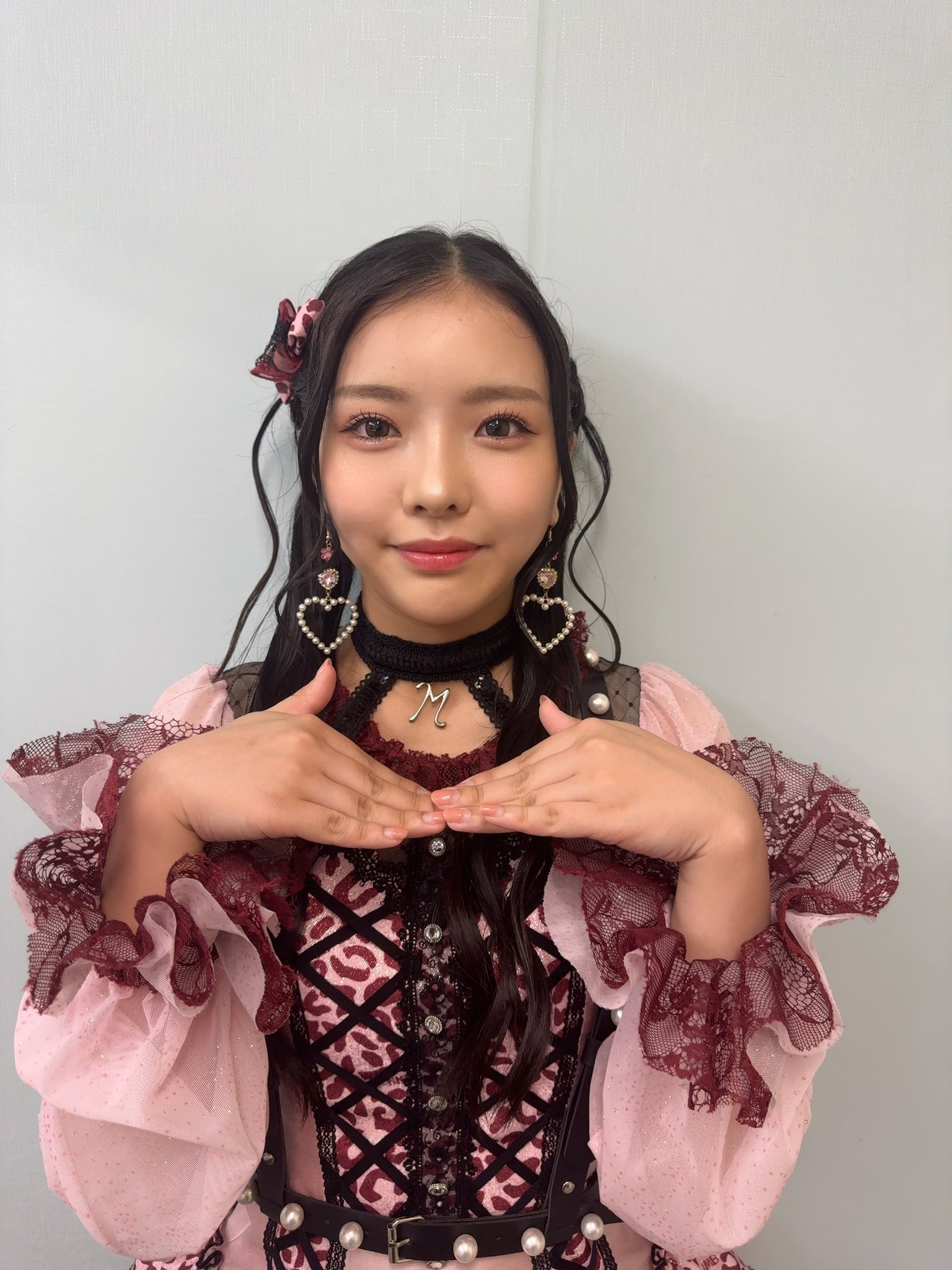 くるみページになります¨̮♡︎ クッションがデカいのか私が小さいのか まじで最近ショート