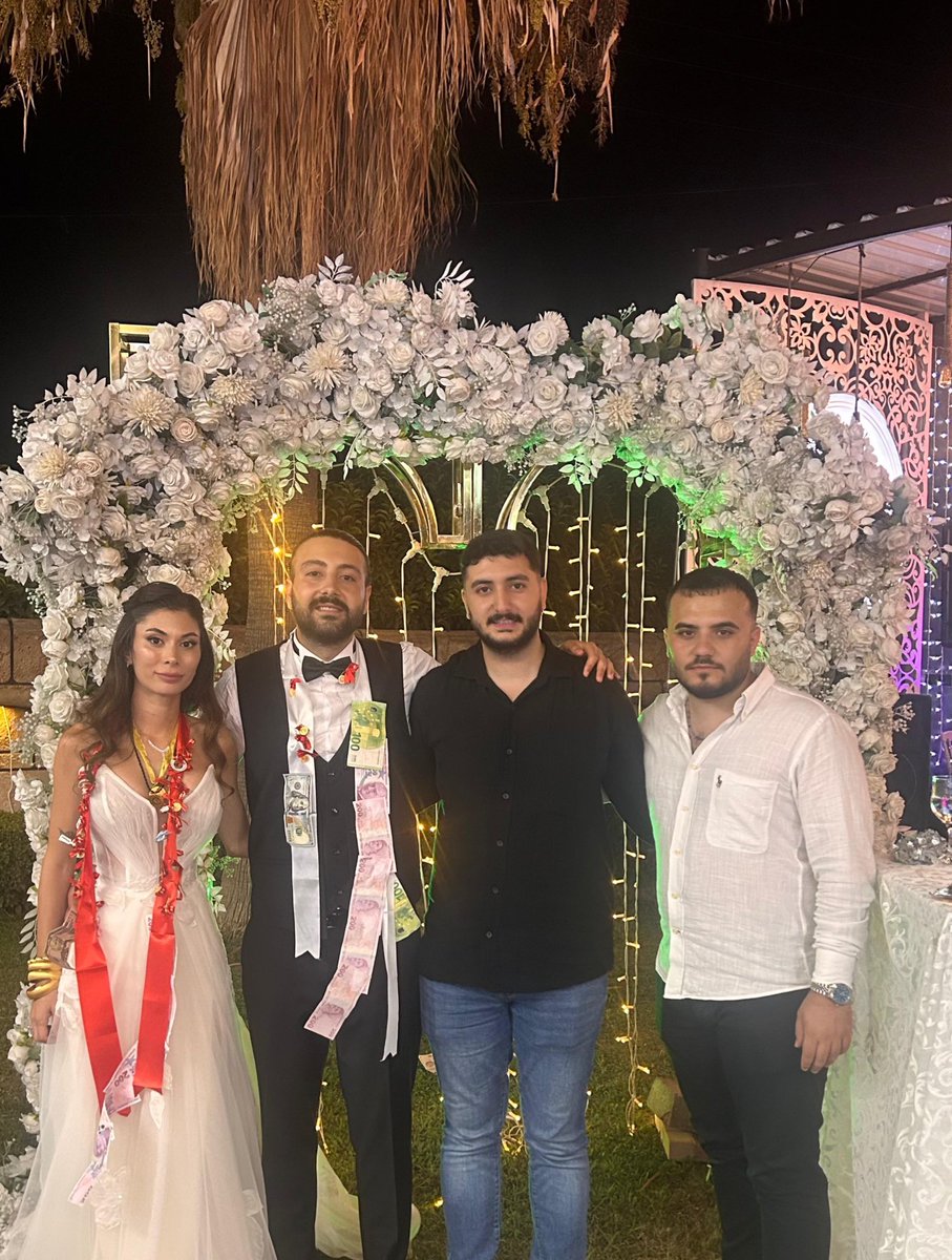 Geçmiş dönem ultrAslan UNI İzmir Okulları Temsilcilikler Sorumlusu Özgür Kaçmaz'ın düğününe katıldık.

Özgür Kaçmaz ve değerli eşini tebrik eder, bir ömür boyu mutluluklar dileriz.

#ultrAslanUNI