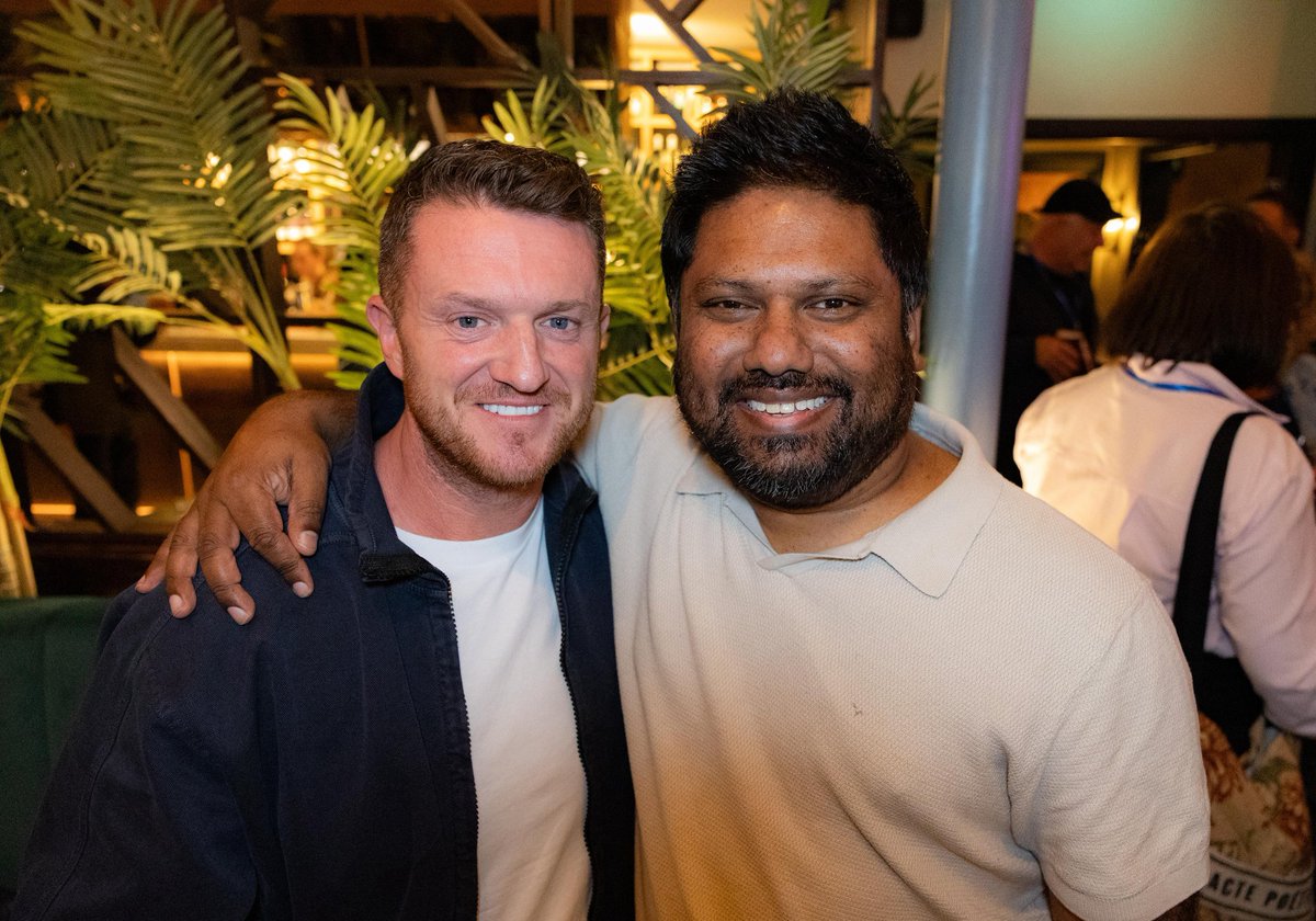 therealrukshan's tweet image. Great to finally meet @TRobinsonNewEra. Looking forward to the Unite The Kingdom rally on the 13th! 🇬🇧🇬🇧🇬🇧