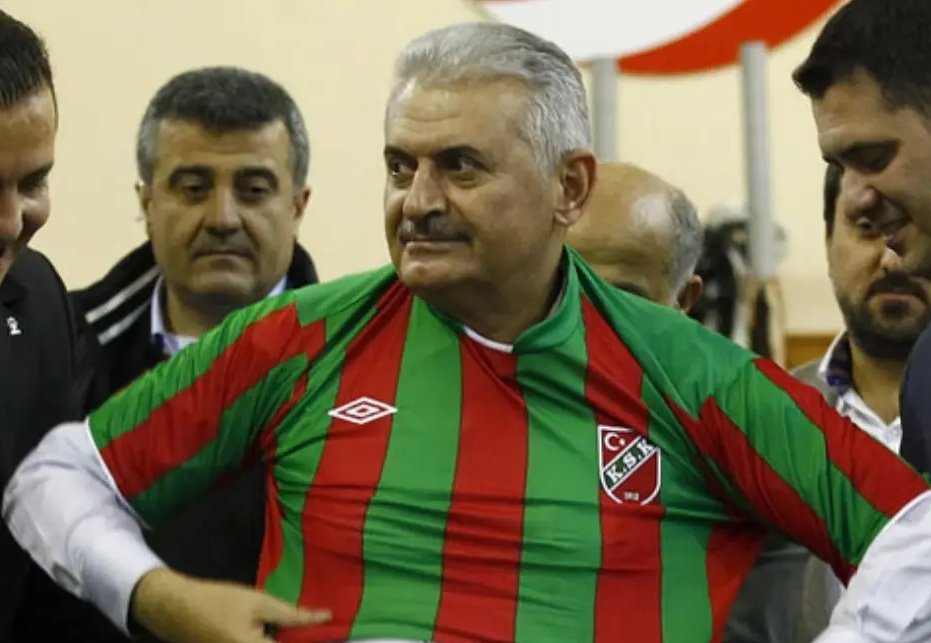 Oha beğenince voleybol oynayan Binali Yıldırım çıkıyor. #voleybolcubinali