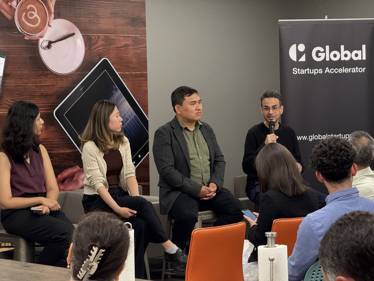 AzizBanihashemi's tweet image. What a night at @GlobalStartupsA learned a lot from @niknayar from @AC_Waterloo and connected with amazing founders &amp;amp; funders. 
The vibe in the room was pure inspiration! ✨🙌 #StartupEcosystem  #Canada