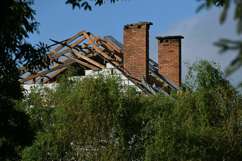 WENN ZWEI SICH STREITEN, BESTRAFT SIE DER DRITTE
Die polnische Politik streitet über ihre Haltung zum Ukraine-Krieg. Jetzt richtet sich diese Zerstrittenheit gegen das Land selbst.
von Gabriele Lesser, in: tageszeitung, 10.09.2025
taz.de/Polen-und-Puti…
