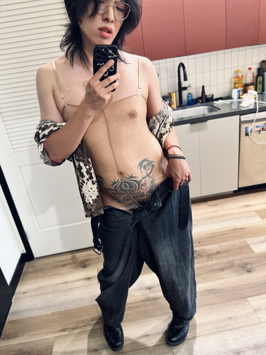 满脸嫌弃地看着你，却还是要用这副下贱的肉体乞求被操烂💔