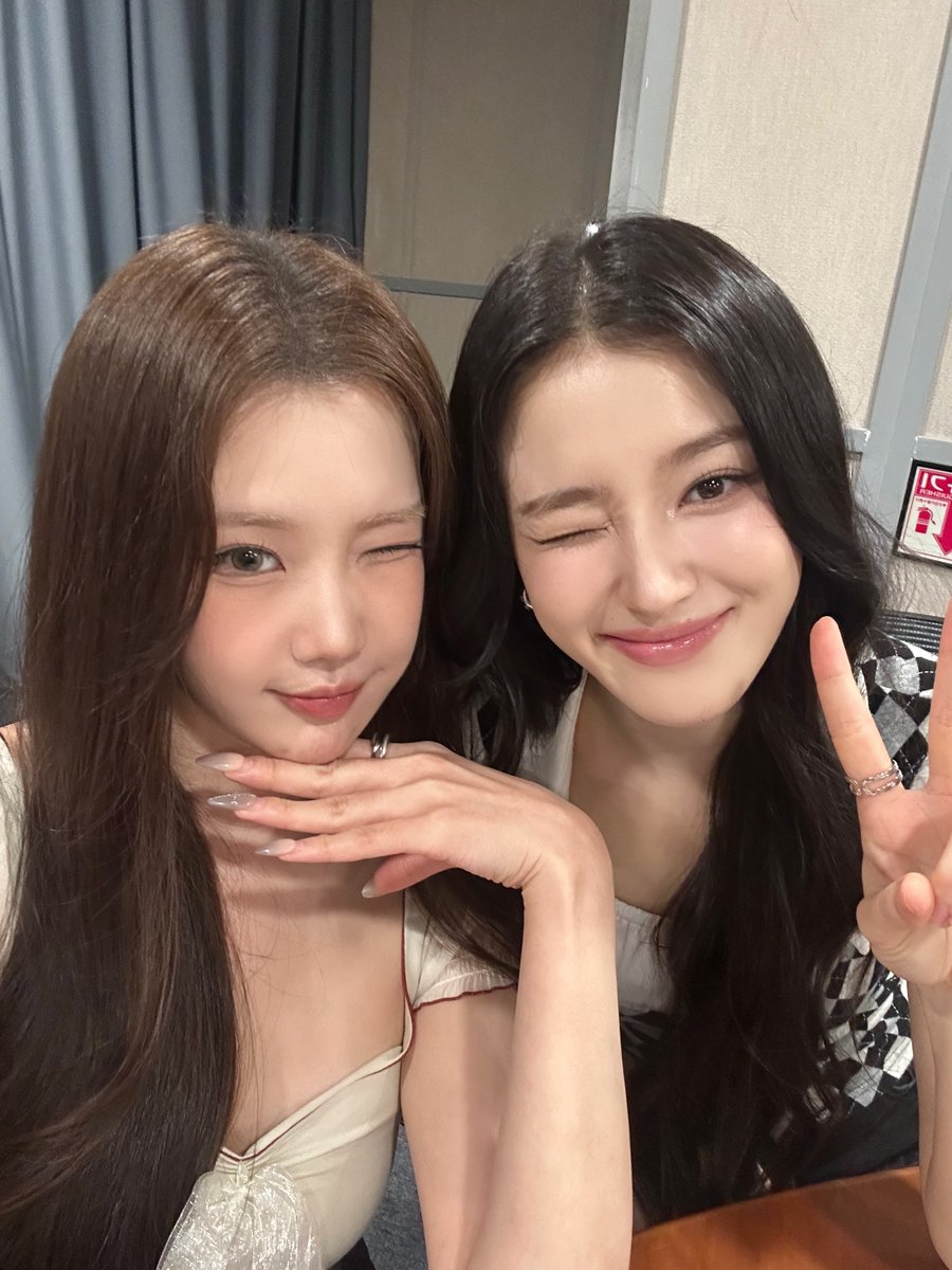 오후 10시 SBS 파워FM <배성재의 텐>에서
★웃음 청량제 조합★ 낸시&amp;주이를 만나보실 수 있습니다!

sbs.co.kr/live/S17?div=l…

#모모랜드 #MOMOLAND
#낸시 #NANCY #주이 #JOOE
#배성재의텐 #라디오