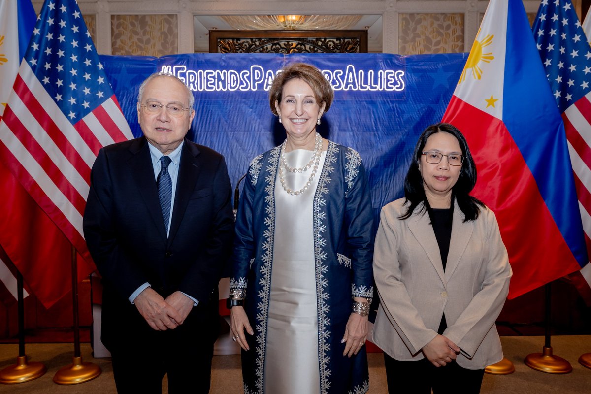 Grateful to @DFAPHL Assistant Secretary Solano, @PHLAmbUSA Romualdez, and  #FriendsPartnersAllies who joined us in welcoming our new @USEmbassyPH team  members. Together, we continue to build a #SafeStrongProsperous future.  🇺🇸🤝🇵🇭