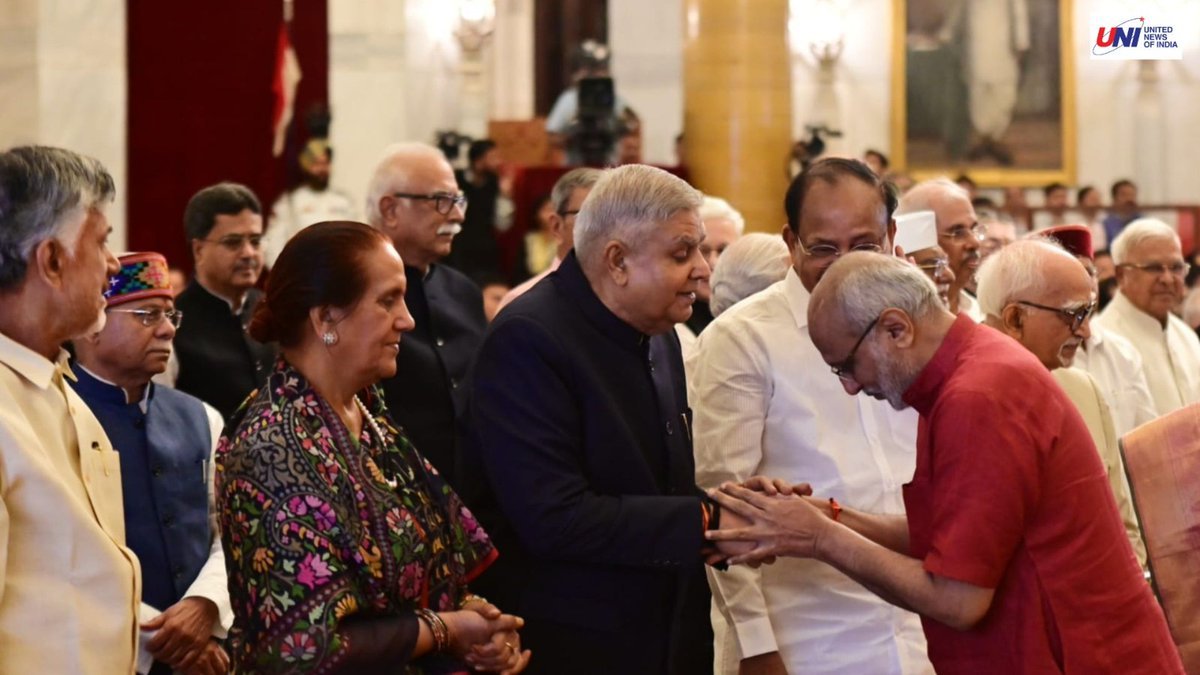 BharatDecoder's tweet image. #JagdeepDhankhar made a graceful return today at the swearing-in of India's 15th Vice President, CP Radhakrishnan!