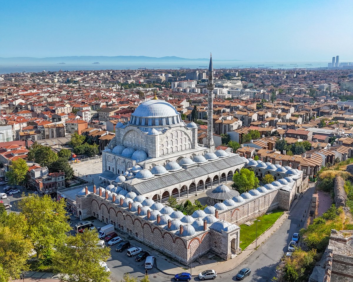 Allah’ın selamı, rahmeti ve bereketi üzerimize olsun. 

Tüm hemşehrilerime #HayırlıCumalar.

📍Mihrimah Sultan Camii