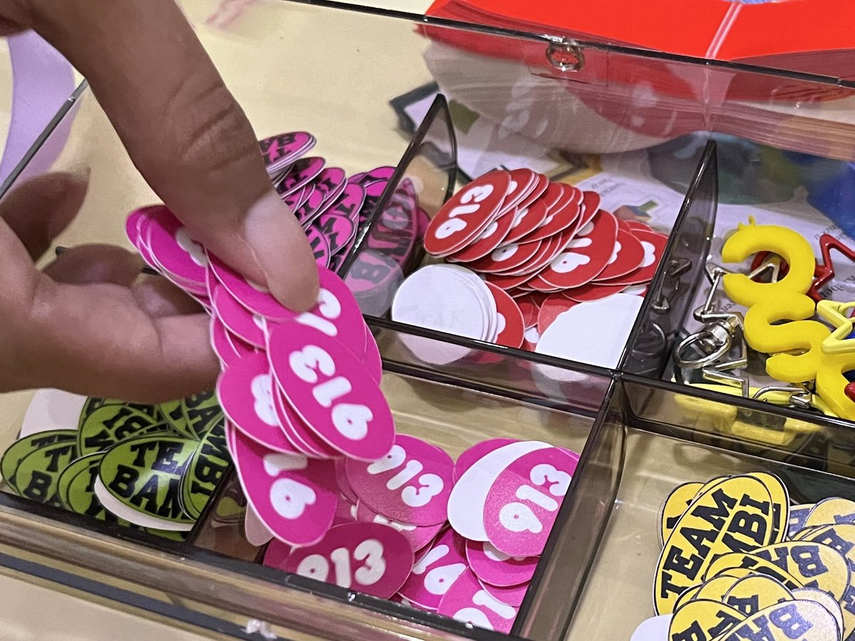 essentials_sc's tweet image. dash of colors, touch of a light, and a bunch of #Chanssentials 🧺🌈 can't wait to see you tomorrow!!!!