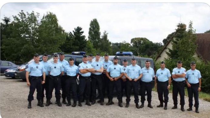 Sébastien #Lecornu a déclaré lui-même avoir été “commandant de peloton” 
 d’Alexandre #Benalla dans la réserve opérationnelle de la gendarmerie, vers 2012-2013.   

#Benalla #Belattar #Macron #Lecornu 🤔