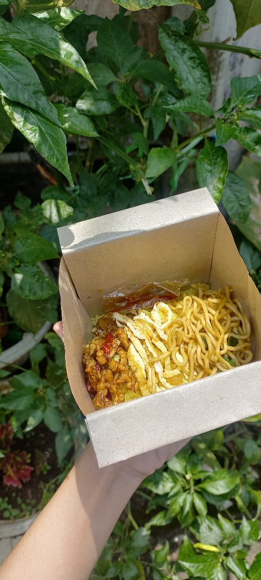 Pesanan jumat berkah hari ini, 6K saja nih area Purwokerto. 

-Nasi kuning
-Nasi tongkol
-Nasi uduk 

 Save aja dulu buat kapan² kawan .