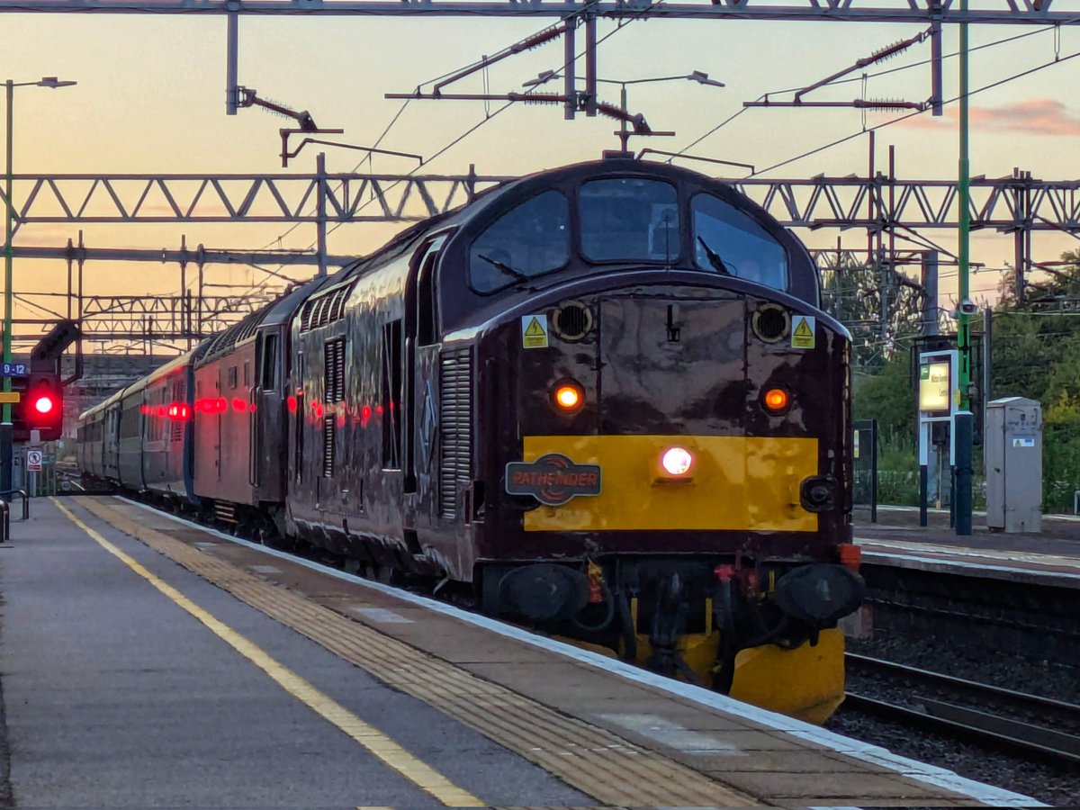SteelCityDog_'s tweet image. Exciting times! Apart from the lump of shit behind 37706...

Let&apos;s go to Pwllhelli! My first time on the Cambrian as well today 😮#Class37 #TractorTime #Railtour #ClassicTraction