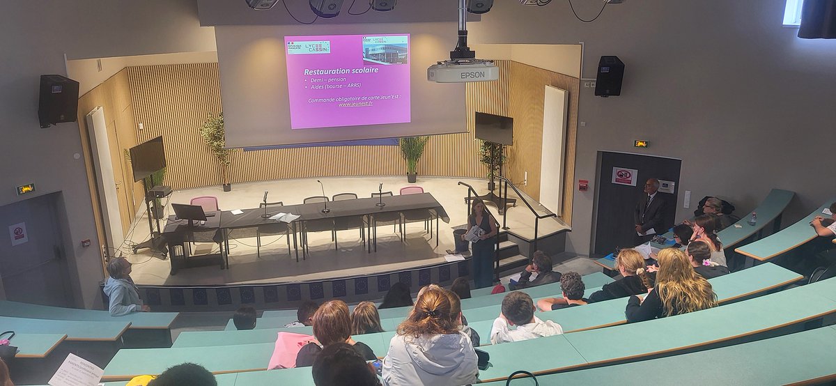 Le 11/09, réunion de rentrée des parents d’élèves 3 PM, ULIS LP &amp; UPE2A au LP R. Cassin. Présentation des équipes,  spécificités de chaque dispositif &amp; outils de suivi. Un temps d’échanges constructif pour la réussite des élèves. 🙏aux professeurs mobilisés !
<a href="/pf_mourier/">PF MOURIER</a>
<a href="/cabbeke/">mickael cabbeke</a>