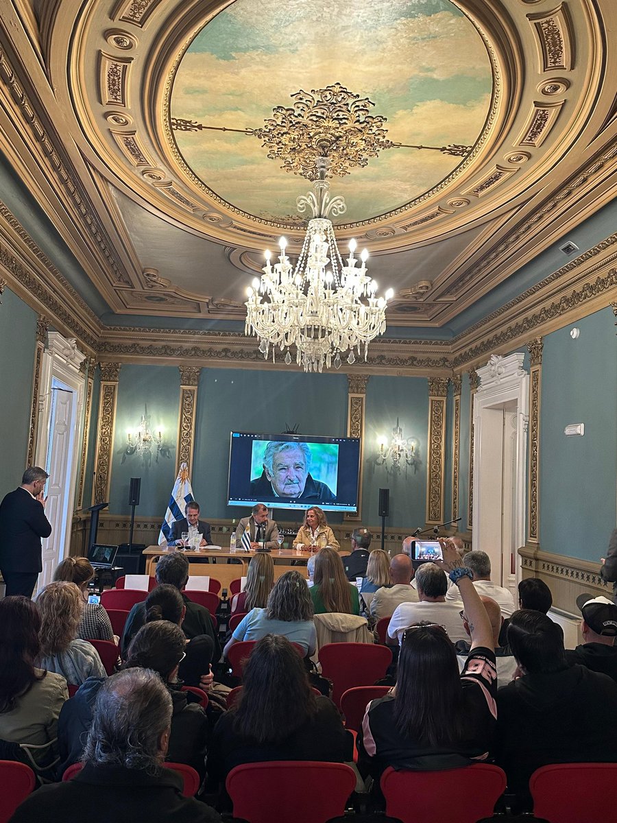 abelcaballero's tweet photo. 🇺🇾 Vigo acogió el homenaje al expresidente del Uruguay, José "Pepe" Mujica

👏 Gracias al Consulado General y a @ramirorb23 por traer esta actividad a la ciudad https://t.co/HWfAhYVbhr