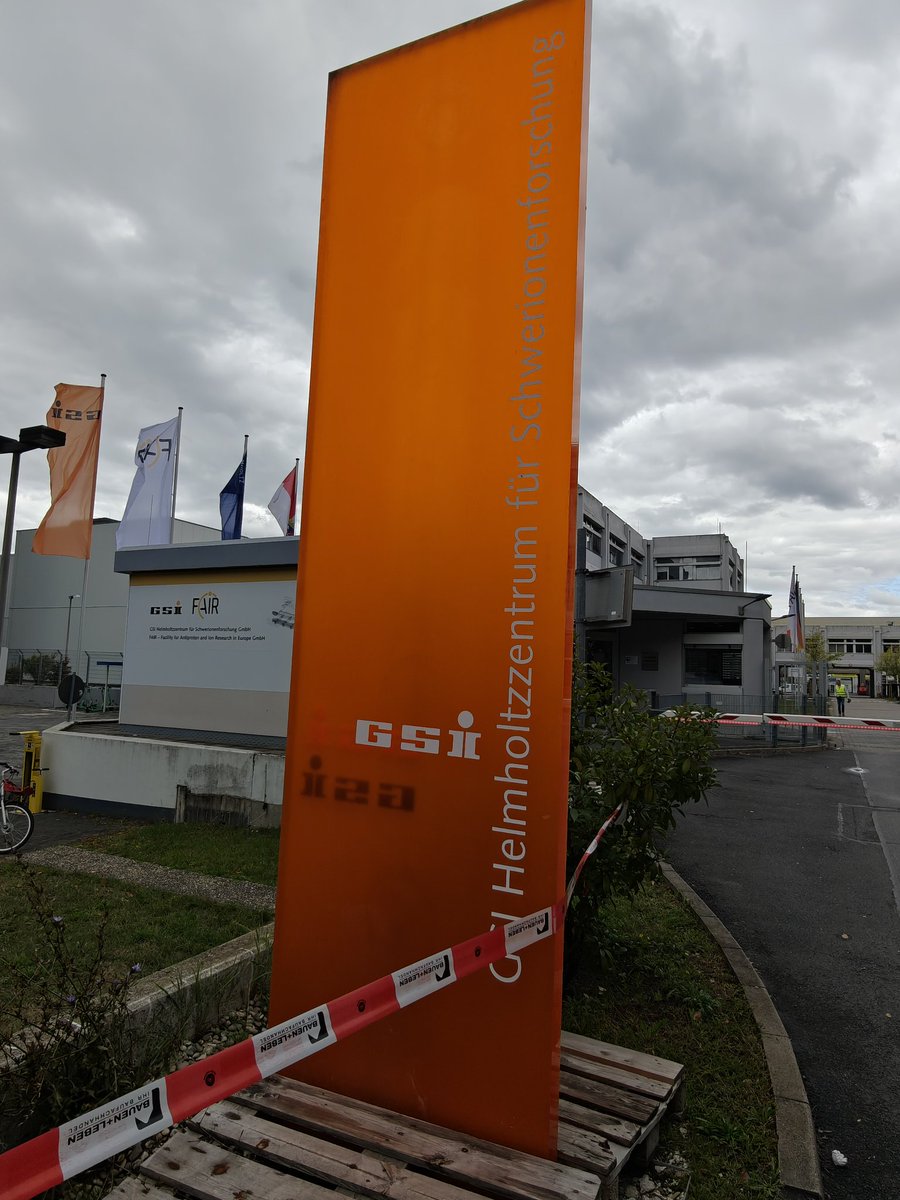 Had an absolute pleasure giving a talk at the #GSI Helmholtz Centre for Heavy Ion Research in #Darmstadt 🇩🇪 (some heavy elements were created here!). Incredible hub for radiation research. Huge thanks to Walter Tinganelli for his kind invitation and being such a fantastic host.