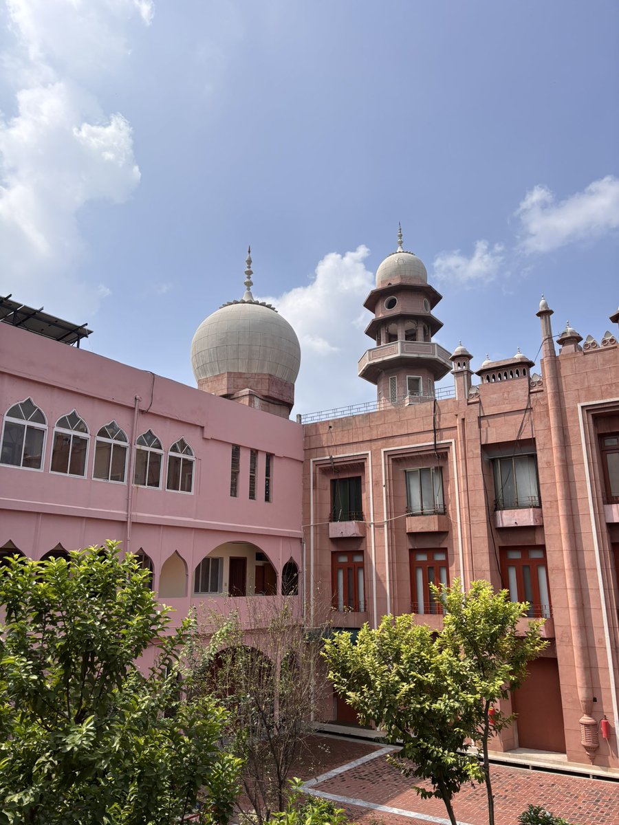 _anasfarooq's tweet photo. Visited Dar ul Zikr mosque 🇵🇰 for the first time where bullets fell, but faith stood taller!

#2010 #Ahmadiyya https://t.co/SnMGQw07b3