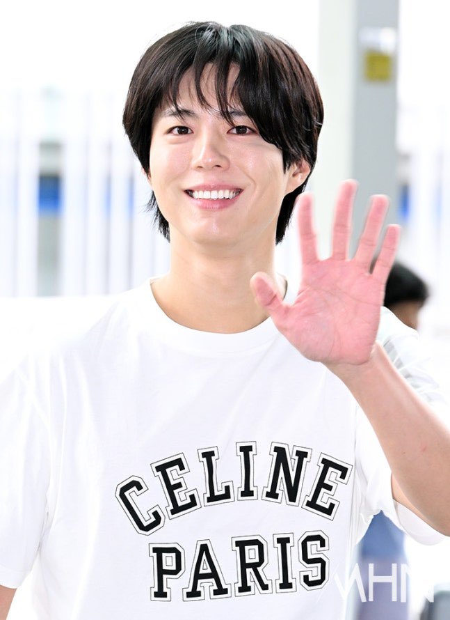 250912

#パク・ボゴム
2025 FAN MEETING TOUR
IN KUALA LUMPUR
仁川国際空港よりクアラルンプールへ出国🛫 ①

#박보검
#ParkBoGum #朴寶劍
#BEWITHYOU
#THEBLACKLABEL 
#더블랙레이블
#WeareBGer

cr.logo