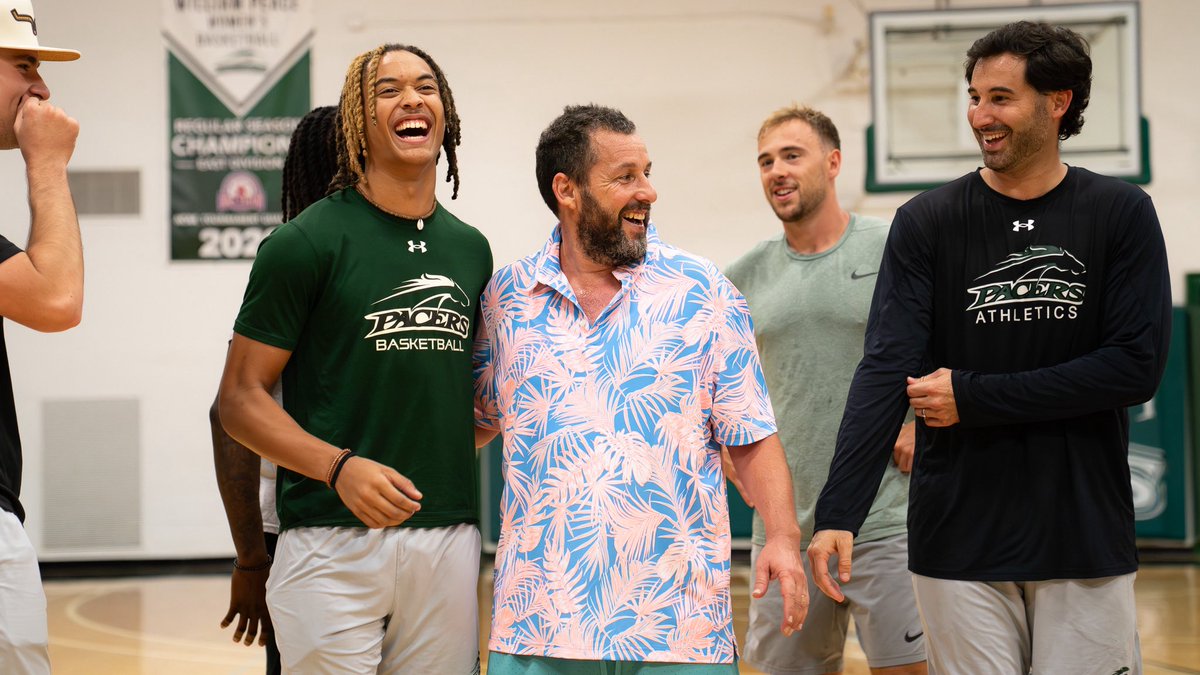 GoPeacePacers's tweet image. Special guest at Peace today🎬 
Adam Sandler dropped in for some pickup before his show tonight at the Lenovo Center!🏀🎤