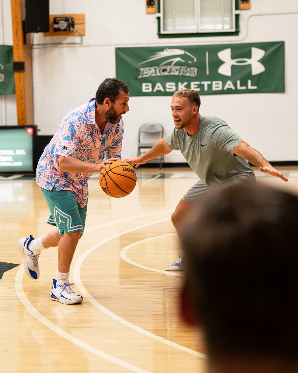 GoPeacePacers's tweet image. Special guest at Peace today🎬 
Adam Sandler dropped in for some pickup before his show tonight at the Lenovo Center!🏀🎤