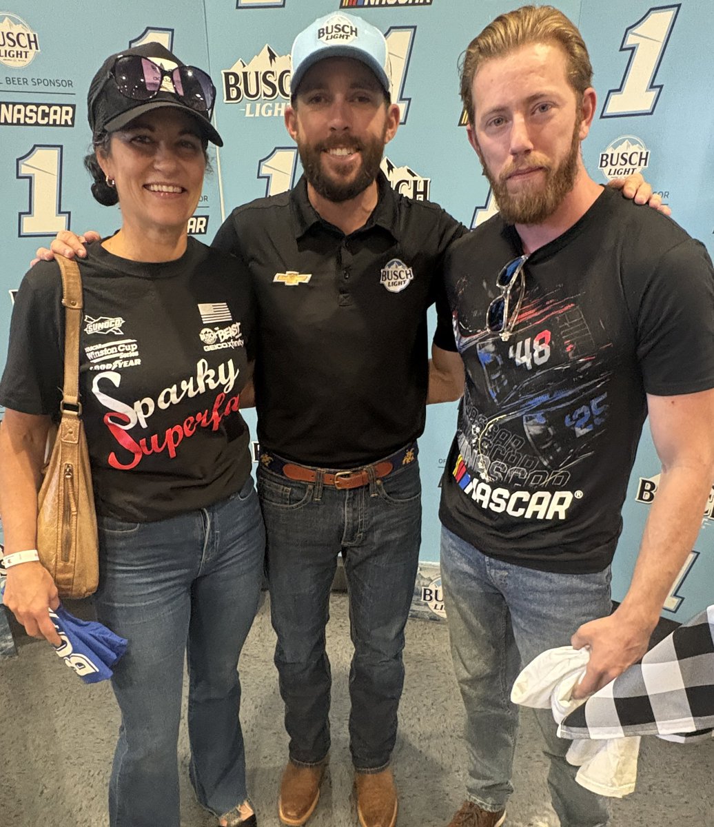 Sparky_Superfan's tweet image. A huge thanks to #1 @RossChastain and the @AnheuserBusch team at the Malta, NY @SaratogaEagle earlier this week! Ross and the AB team treated our Sparky Superfans so graciously. @market32 and @PriceChopper have been a staple for our grocery, 🍉, and #buschlight @BuschBeer…