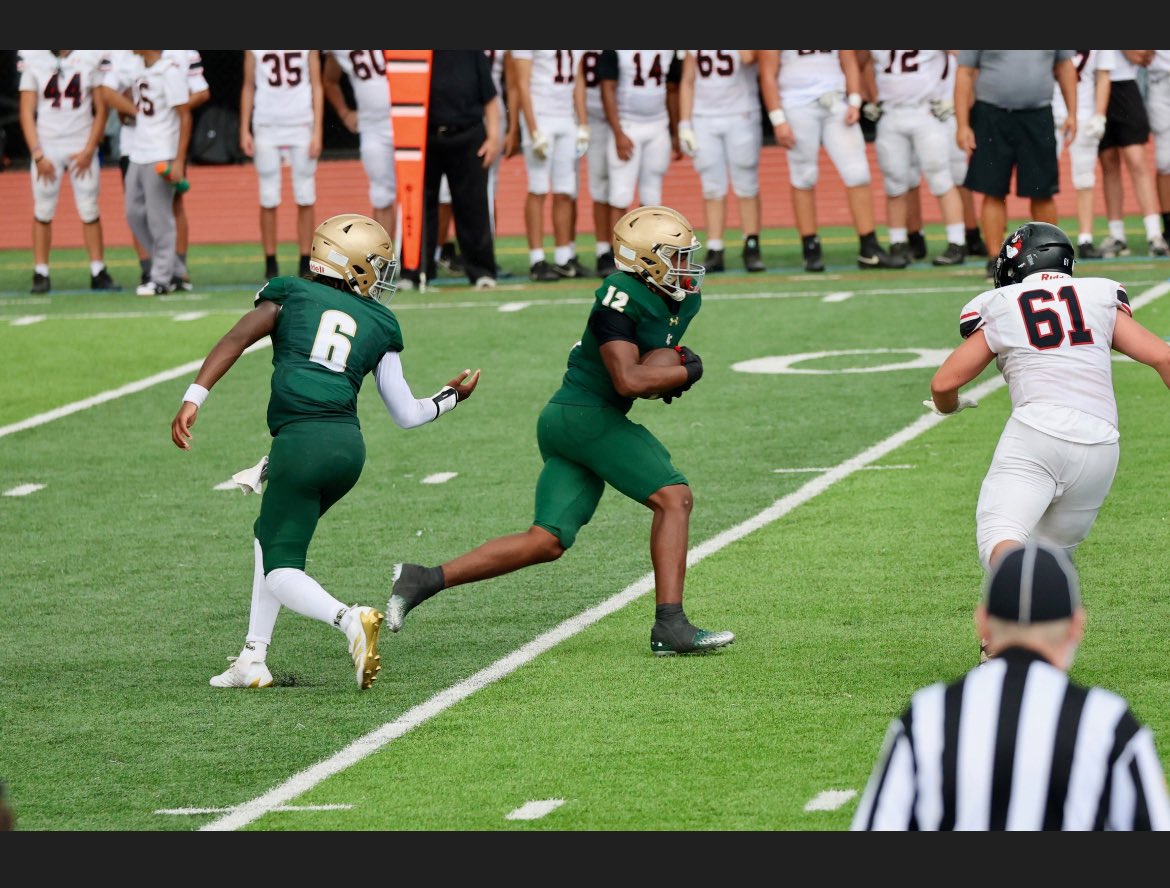 Russell18237295's tweet photo. How many edge rushers play running back as well! @russholms1 keep grinding son!💪🏾💪🏾💚💛 #LCFootball https://t.co/SXZc9lt1CA