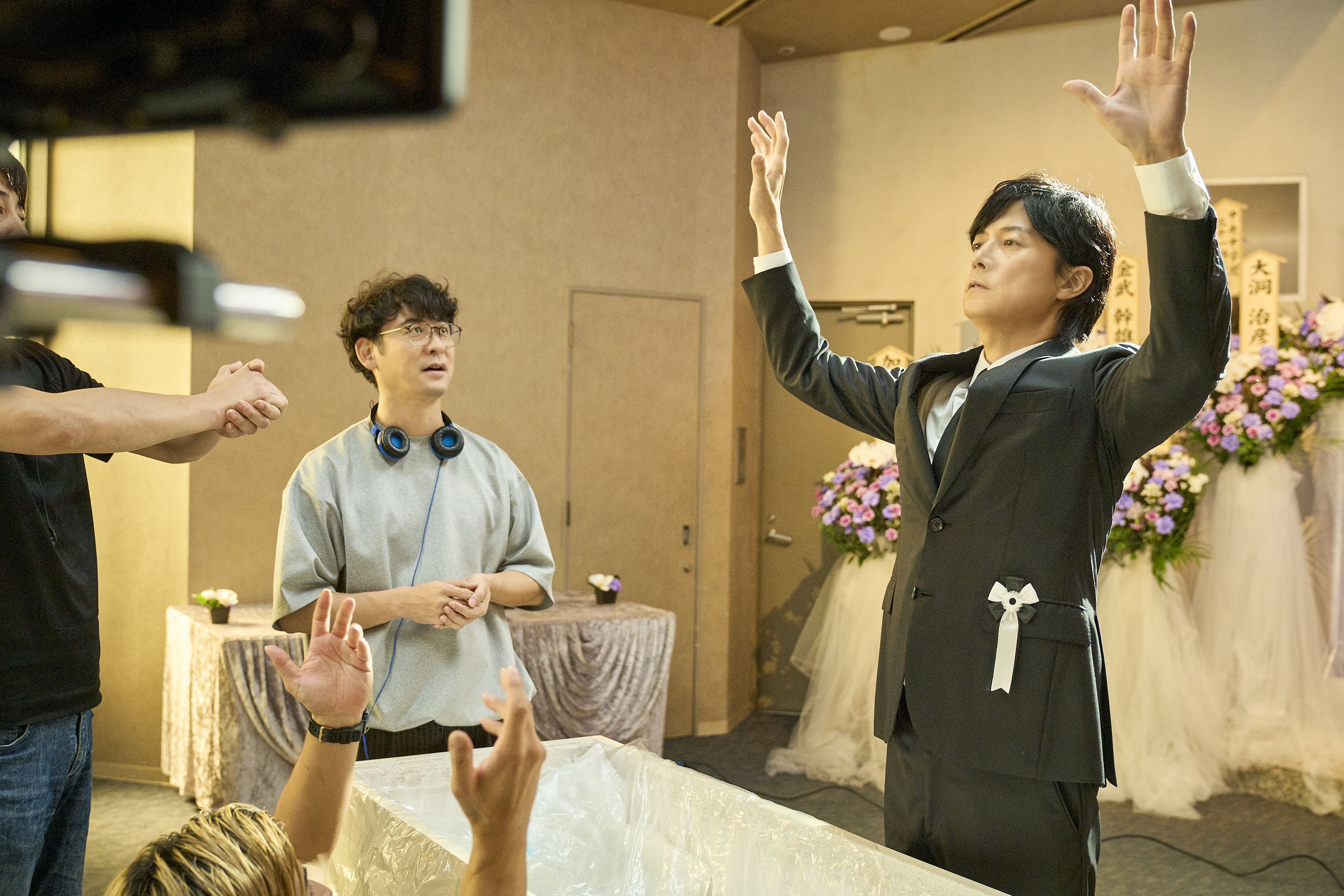福山雅治サングラスブラックショーマン 福山雅治×有村架純『ブラック・ショーマン』、60秒特報＆場面