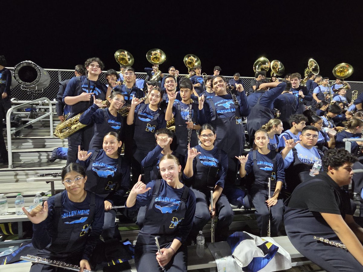 memorialBAND's tweet photo. Cheering on the MIGHTY MUSTANGS! https://t.co/tzwuA5T1PM