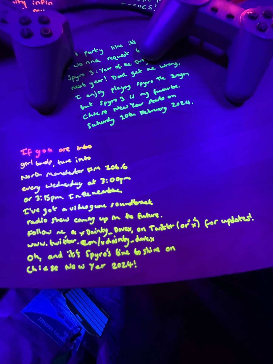 xTrixiebellex's tweet image. #Spyro3YearOfTheDragon is my fav PS1 game due to #ChineseNewYear reasons. I still regret not reviewing #Spyro3 when I had the chance last year. 😭 I loved @copelandmusic’s soundtrack and the game is colourful. I reviewed #SpyroYearOfTheDragon in 2012: deviantart.com/xflowerstarx/a…