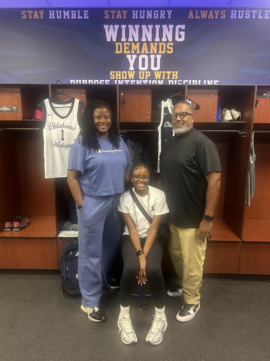 Chloe Perry tweet media