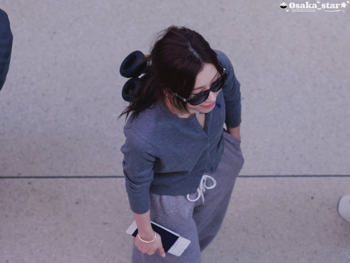 osaka_star1229's tweet image. 250911 JFK

‍ 귀엽고 멋지시네요…

#트와이스 #사나 #TWICE #SANA #サナ